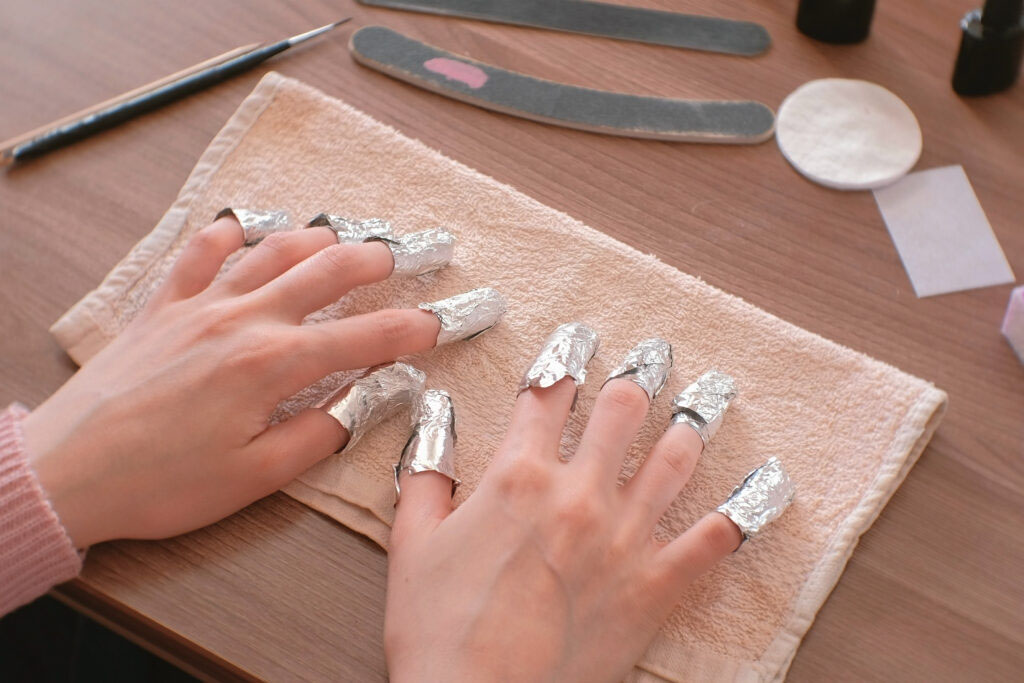 eliminate Acrylic Nails the usage of Acetone And Aluminum Foil